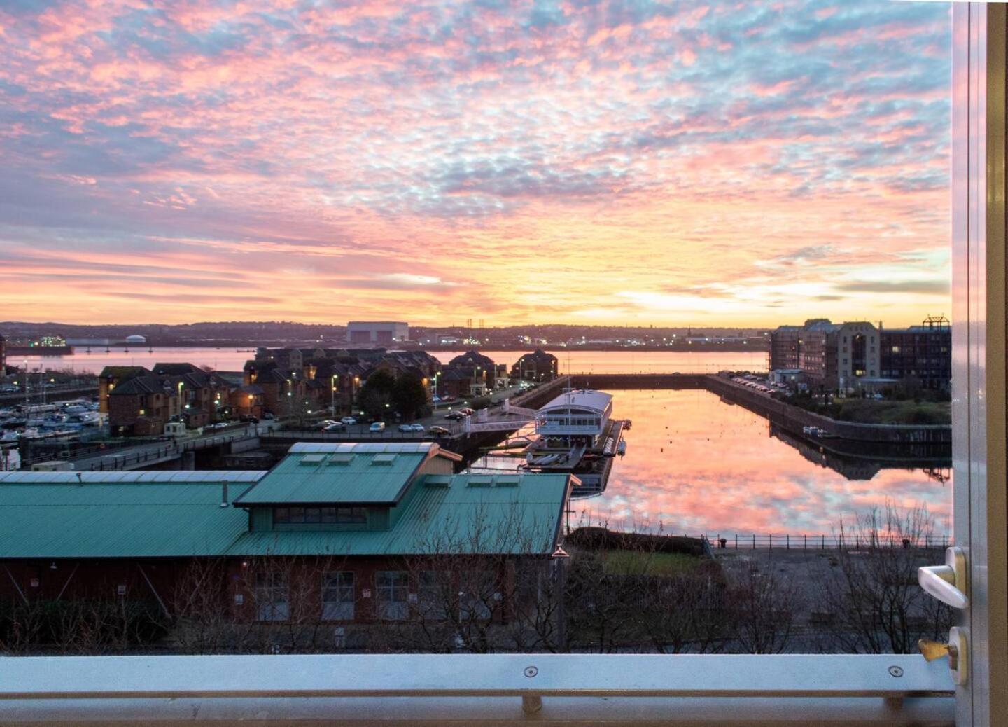 Stunning Mersey View Flat W Parking In Λίβερπουλ Εξωτερικό φωτογραφία